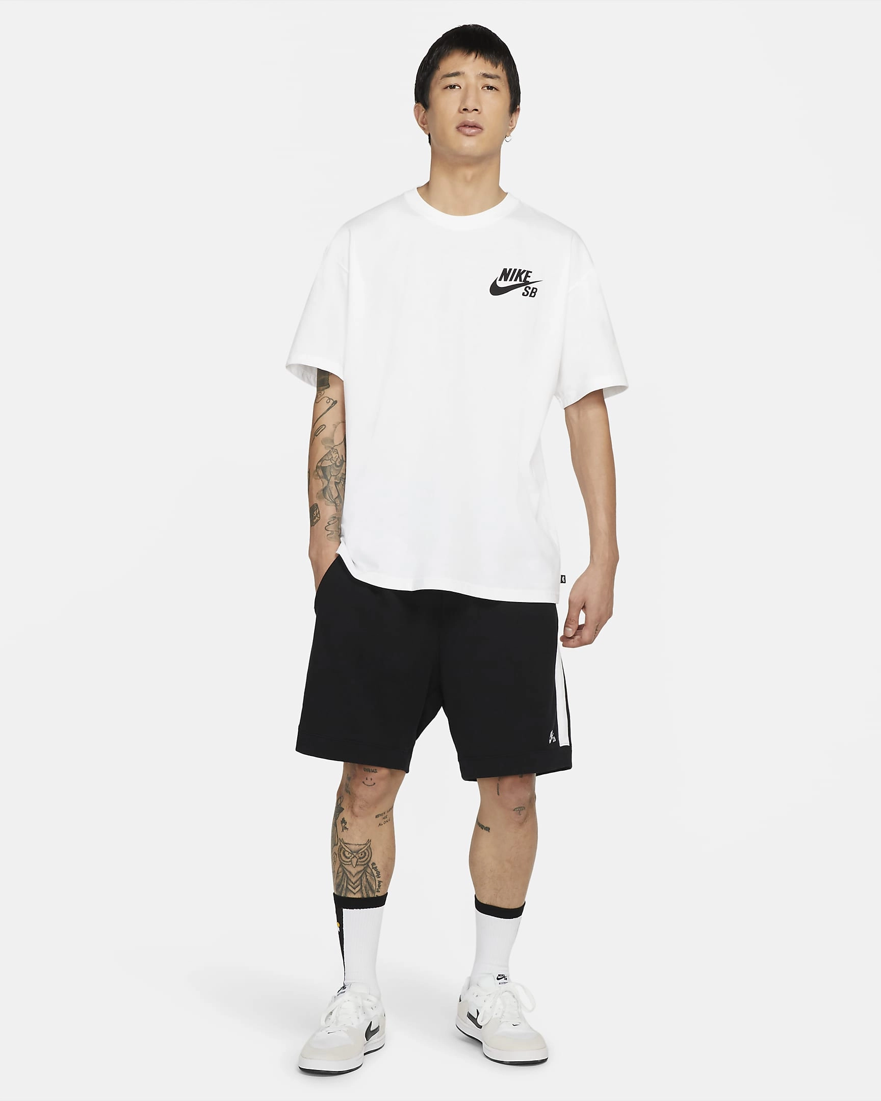 Nike SB Logo Skate T-Shirt: Dein Style, dein Ride. Hol dir das ikonische Shirt für unvergessliche Sessions!